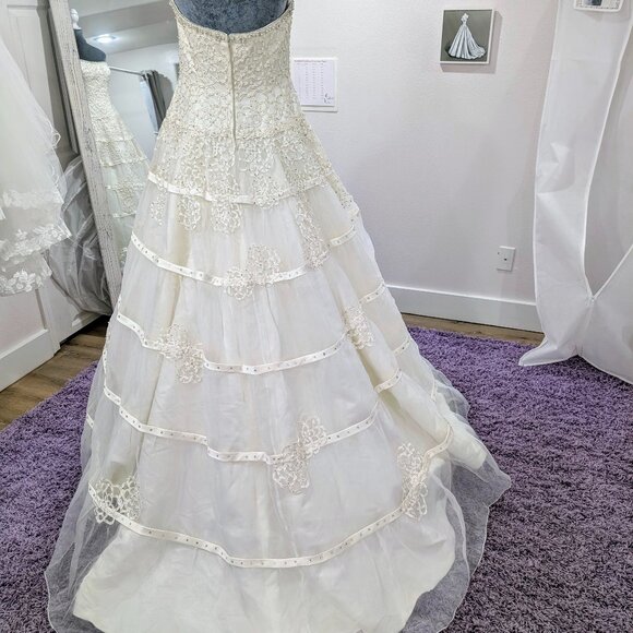 Oleg Cassini CWG344 Wedding Dress Size 10 Ivory - Picture 2 of 7